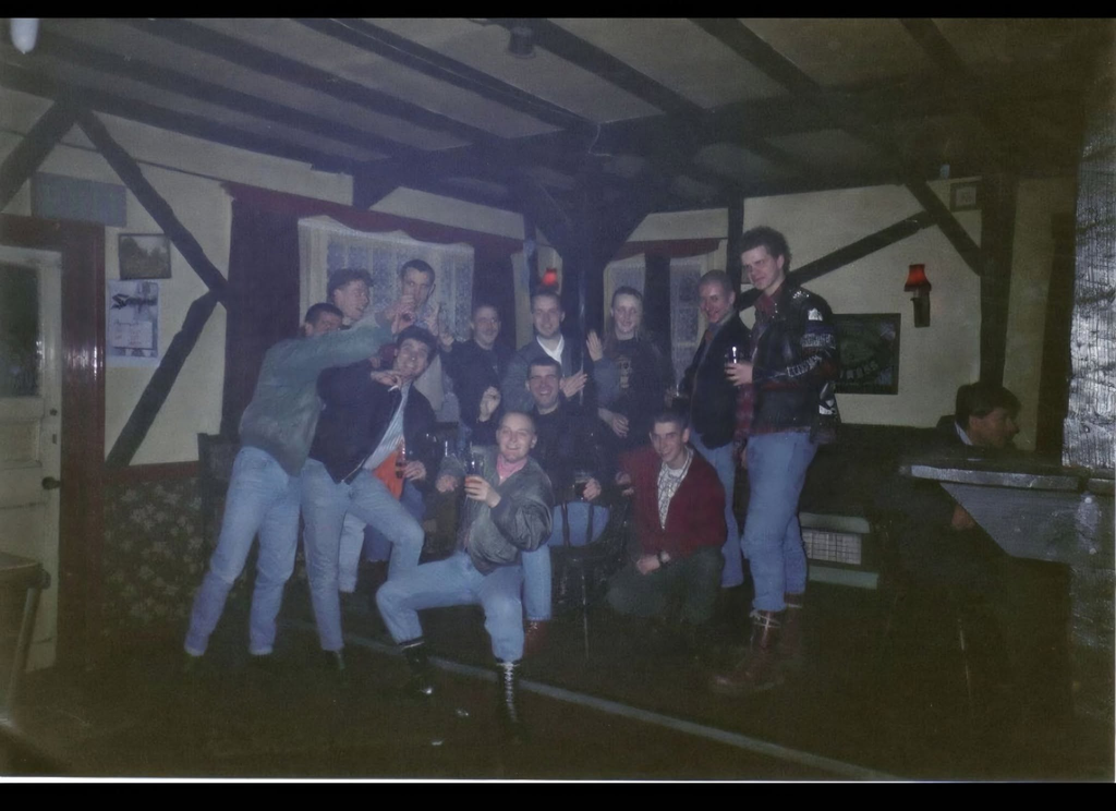 Boisterous junto a Blank Generation antes de un concierto en Wycombe.